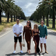 wine tasting tour group in seppeltsfield